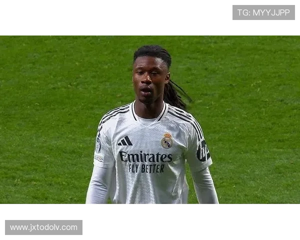 卡马文加 vs 德容：中场推进能力与持球突破效率对比